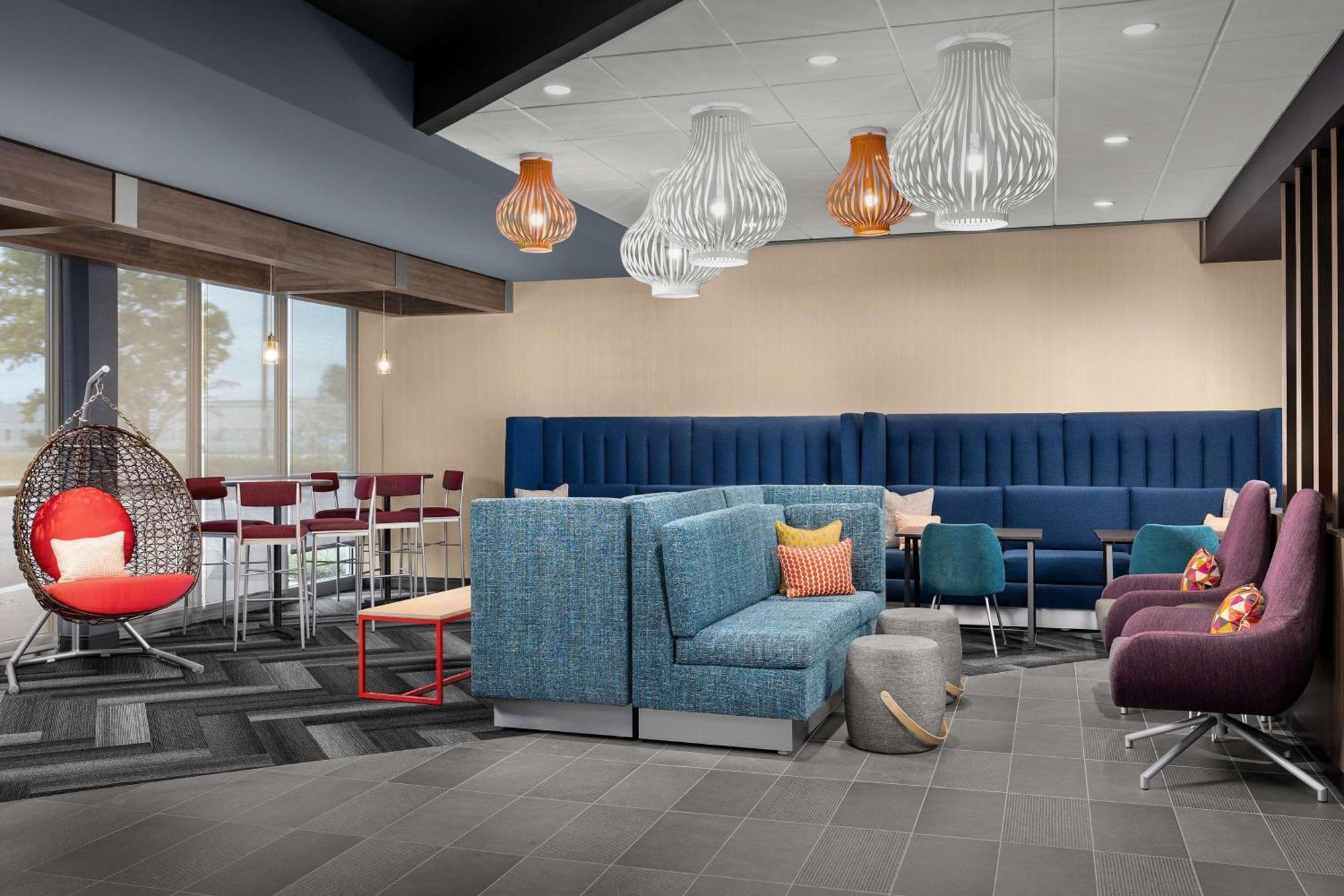 Tru By Hilton East Broad 3*